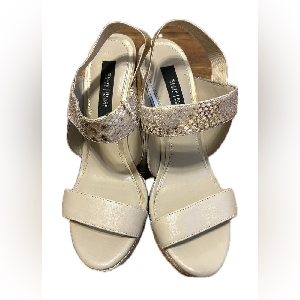 NWOT, White House Black Market Greta. Size 6.5 - Picture 4 of 6